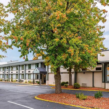 Clarion Inn Belle Vernon Exteriör bild